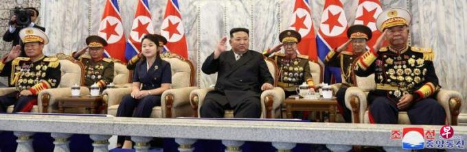 朝鲜今年第三度阅兵 金正恩爱女坐上主席台