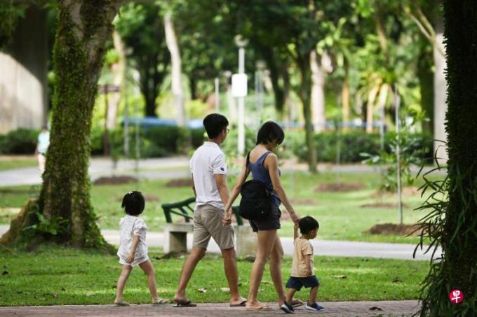 社论:正视生育率下降挑战
