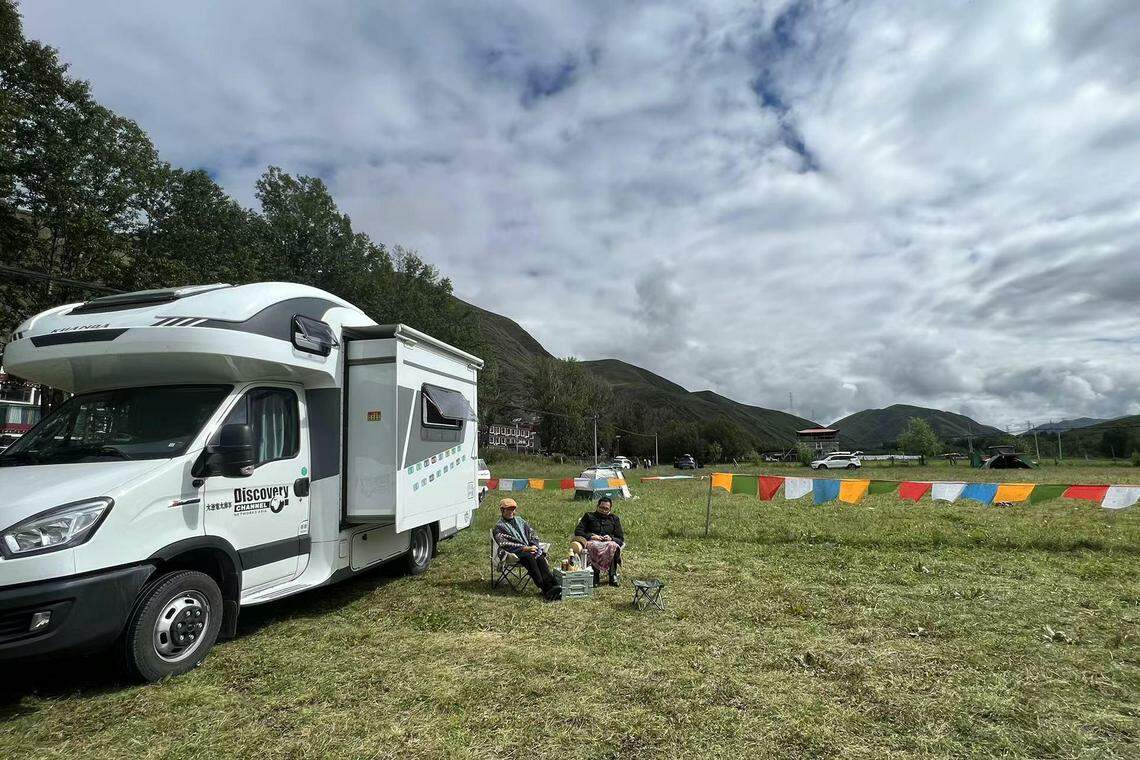 沈兰在今年暑假和父母和孩子开着房车自驾游,从广东开到广西、四川、湖南、江西、安徽、福建,在中国南部绕了一圈。(受访者提供)