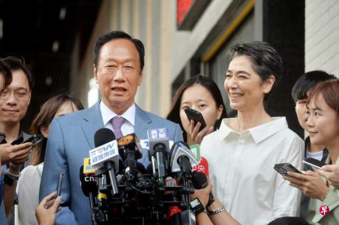 郭台铭低调递交连署书 蓝白对选总统仍无共识