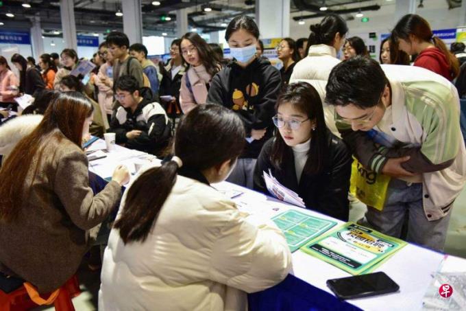 中国3月份青年失业率15.3% 与上月持平
