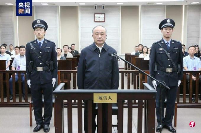 中国国家烟草专卖局原副局长何泽华受贿一审被判死缓