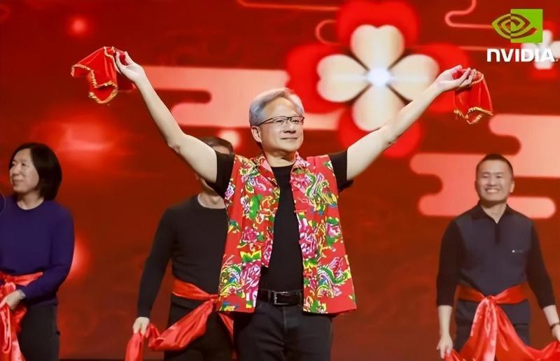 今年1月,黄仁勋参加英伟达中国区年会,放下身段穿上传统的东北大花袄,手持二人转手帕,同员工齐跳秧歌舞。(互联网)
