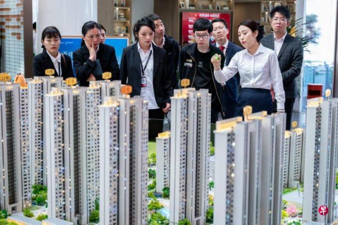 中国5月份百强房企销售跌势放缓 专家:市场仍处下行状态
