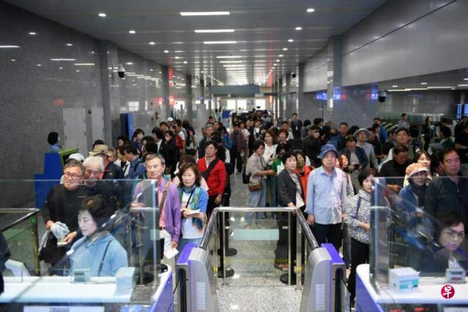 中国民航去年旅客运输量增146.1%