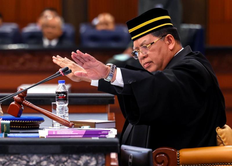 国会议长佐哈里去年初说,沙巴土团党四名国会议员在2022年10月全国大选是以沙巴政党联盟名义参选,他们选后退出土团党但未退出沙盟,因此并未抵触反跳槽法。(马新社档案照片)