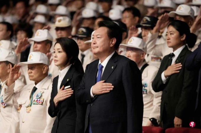 韩国第一夫人金建希涉炒股收受名牌包被查