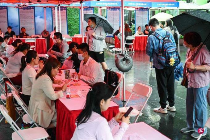 人社部发布就业数据 专家:质的提升比量的增长更关键