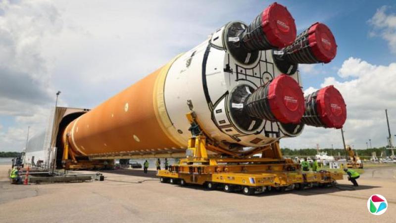 NASA为重返月球所开发的新型火箭——太空发射系统(Space Launch System, SLS)。