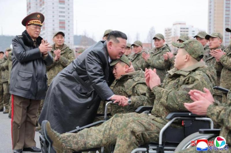 金正恩称赴俄朝鲜工兵出色完成任务