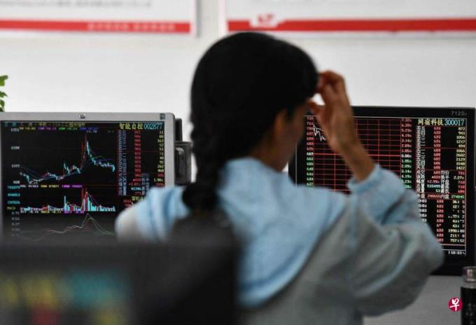 中国监管部门限制部分公募基金卖出股票