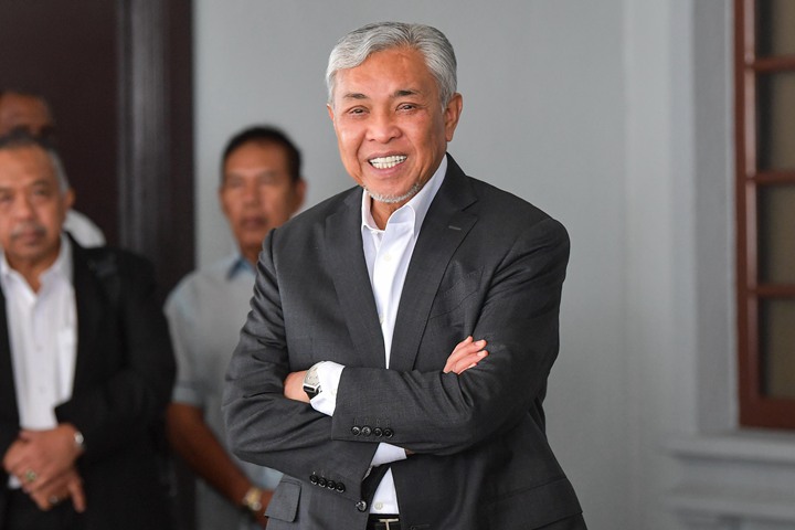 巫统主席阿末扎希目前牢牢控制巫统,并大力支持首相安华的团结政府。(马新社档案照片)