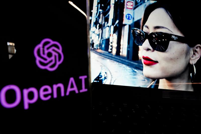 OpenAI早前发布的AI视频生成工具Sora能把文本指令转化成一分钟的视频,无论是视频时长或逼真度都大大超越竞争对手,这加剧了外界对这类AI技术遭到滥用的担忧。(法新社)