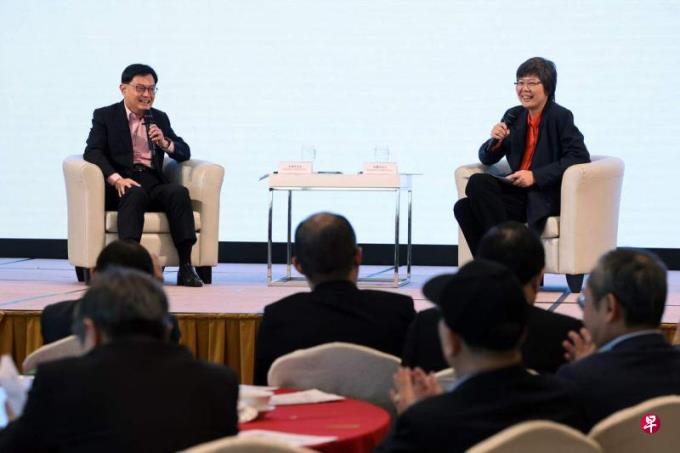 王瑞杰谈中国:经济发展必有起伏 重点在能否坚定推动转型