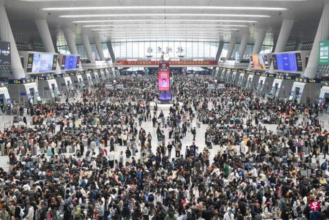 中国铁路五一假期首日旅客发送量写下单日历史新高