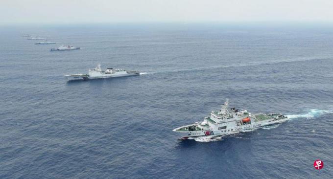 中国海警舰艇编队在黄岩岛海域训练
