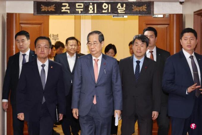 分析:颁布戒严令是“韩国民主倒退” 尹锡悦总统大位或不保