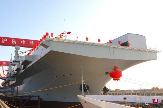 中国首艘076两栖攻击舰“四川舰”下水