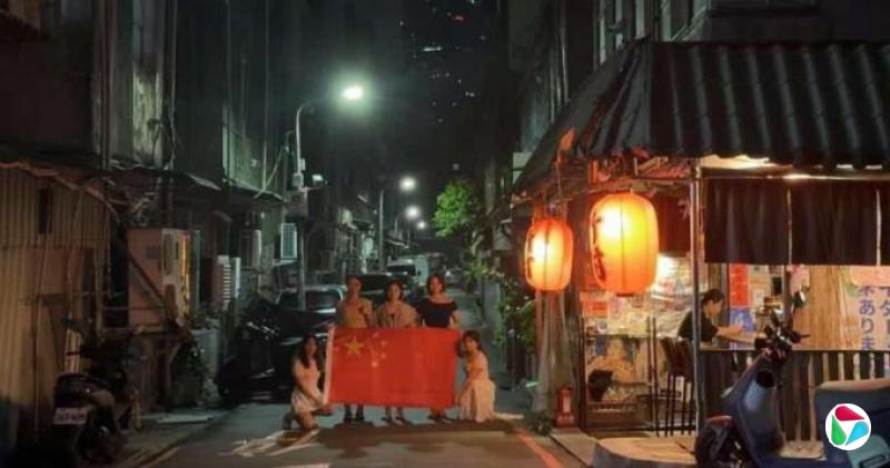 网红揭露大陆游客台北展示五星旗 台移民署称已予以告诫