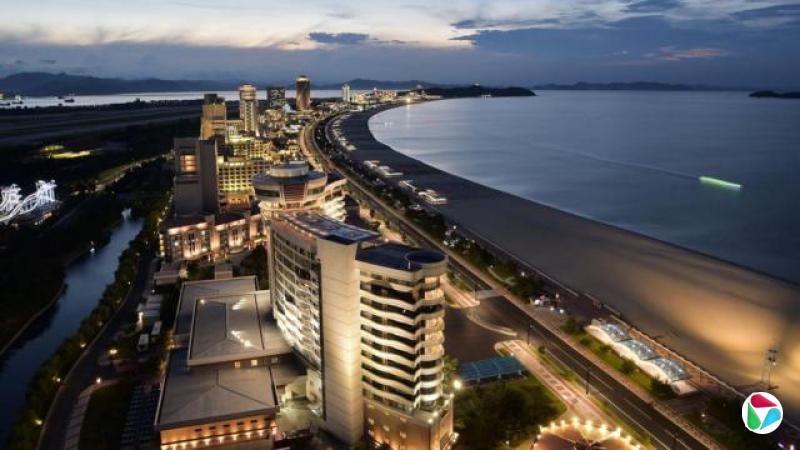 Ԫɽ�����غ���������Wonsan Kalma Coastal Tourist Area����ͼ�пɼ�һϵ�ж�㽨�����������ں������ԡ�