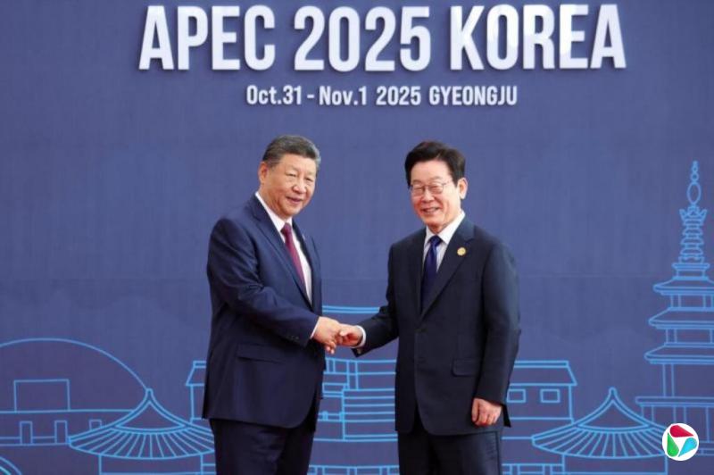 ϰ��ƽ��15���ӵ�APEC�᳡ �����⽻�۲���ʿ��ע
