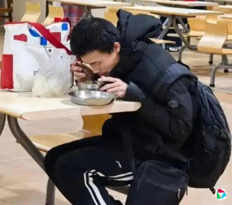 韦东奕获聘北大长聘副教授