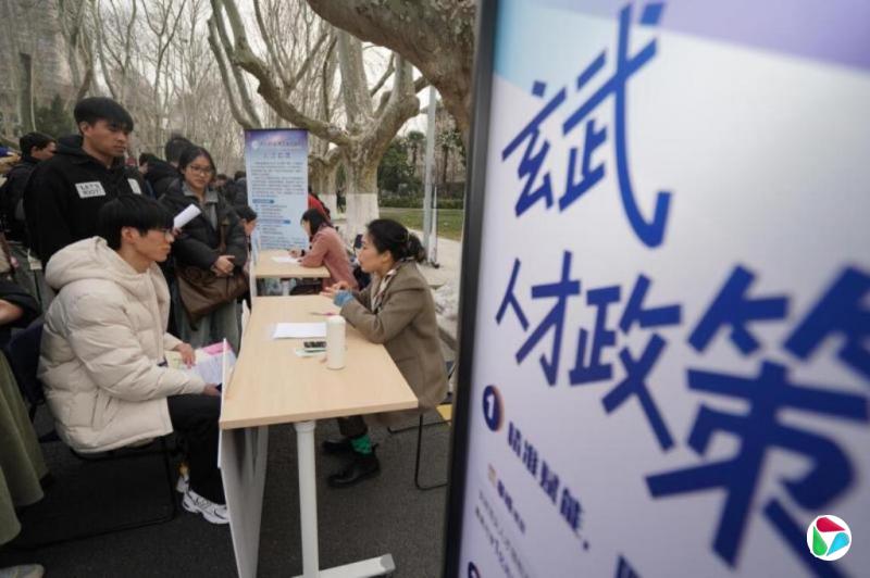 中国高校毕业生人数再破纪录 官方将用人工智能创就业机会