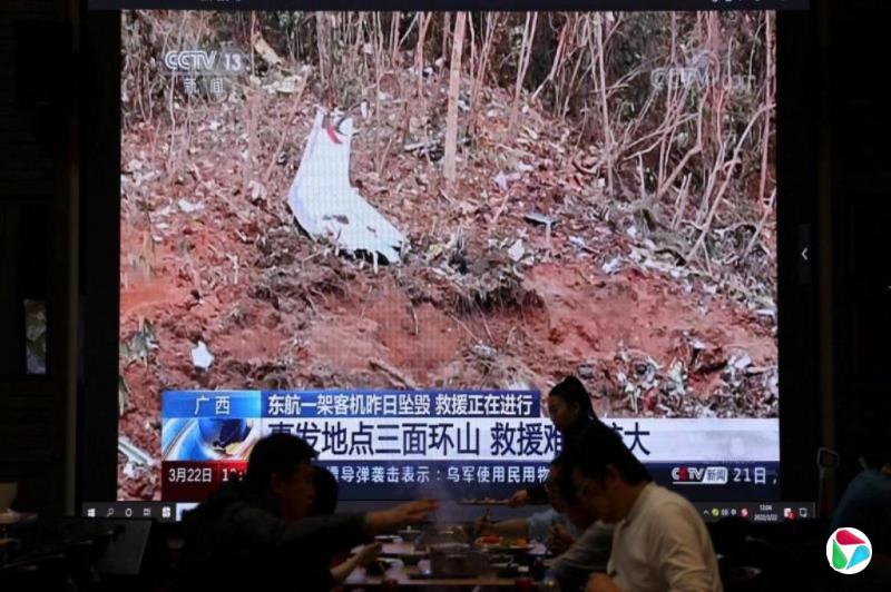 美公布东航空难报告 专家:驾驶舱内疑发生控制权争夺