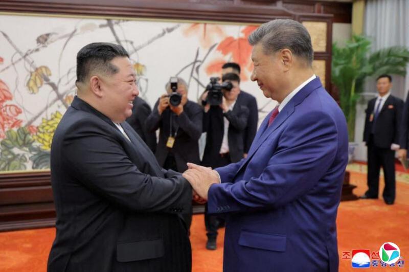 习近平离京访朝 彭丽媛蔡奇王毅陪同出访